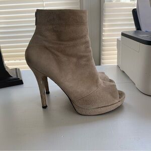 Stuart Weizmann ankle booties size 9